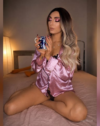 AnyaLob Foto