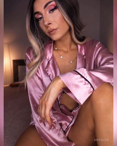 AnyaLob Foto