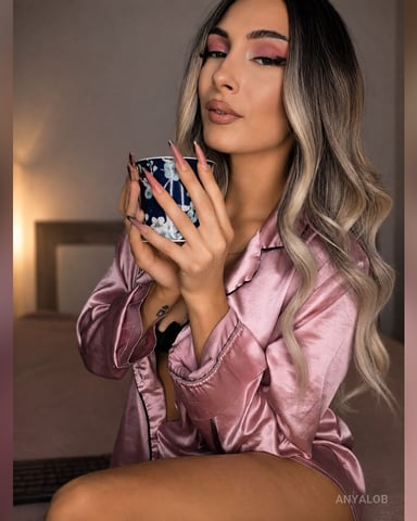 AnyaLob Foto