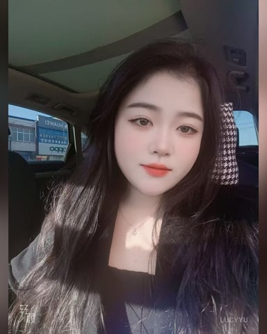 LucyYu photo 3
