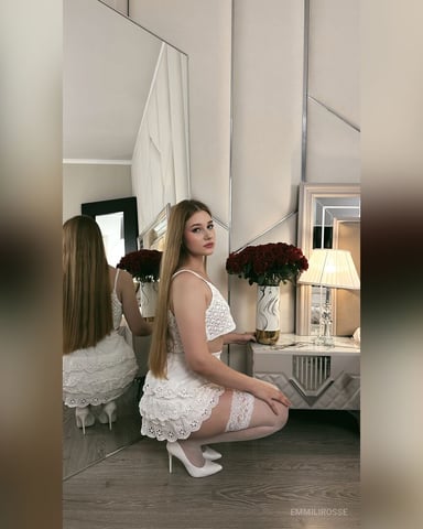 EmmiliRosse photo