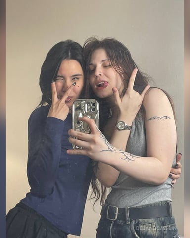 DebAndCaitlin foto
