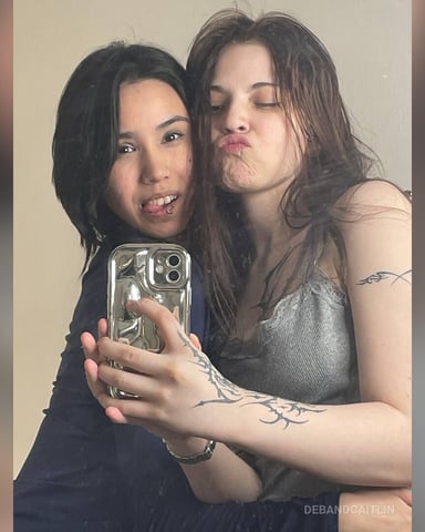 DebAndCaitlin foto