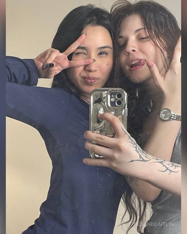 DebAndCaitlin foto