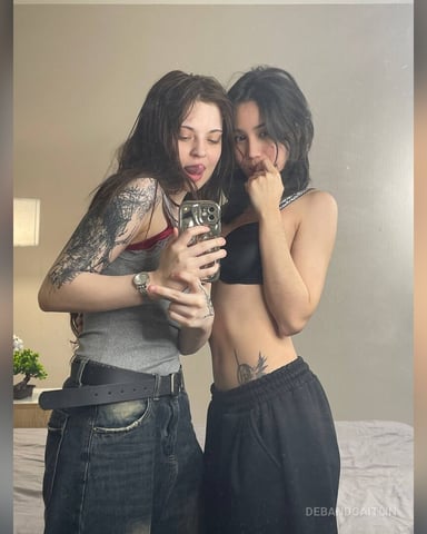 DebAndCaitlin foto