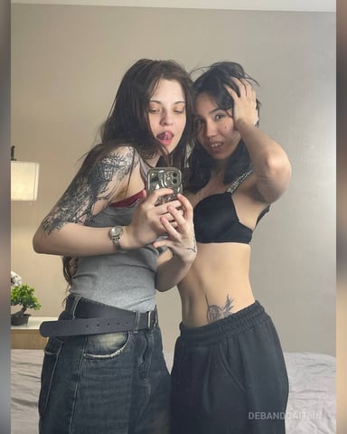 DebAndCaitlin foto