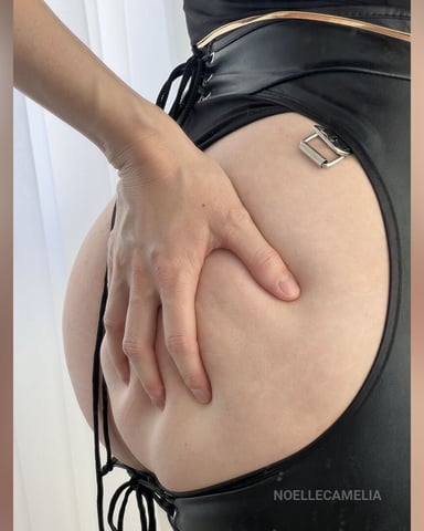 NoelleCamelia foto