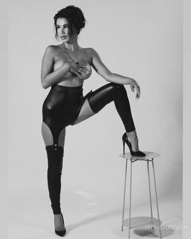 MetishaOwen photo