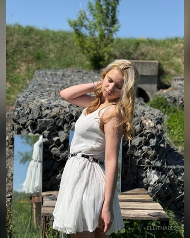 ElliThalls photo 8