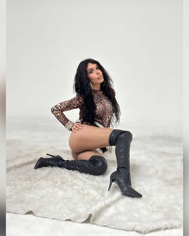 JhovanaBayker photo