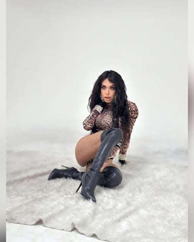 JhovanaBayker photo