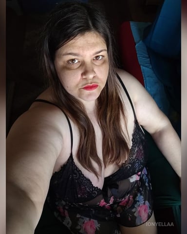 IonyEllaa foto