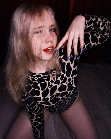 MayraShost photo