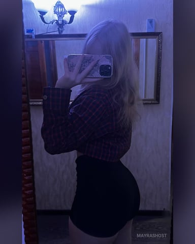 MayraShost photo