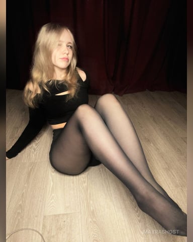 MayraShost photo