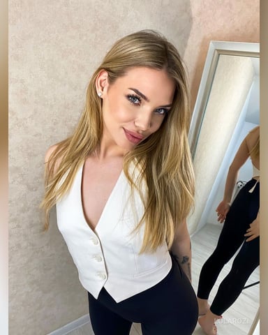 LolaRozi photo