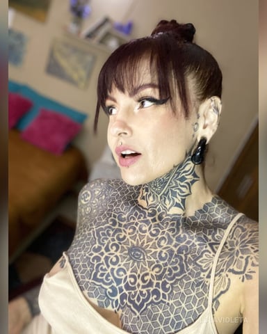 LolaVioleta photo