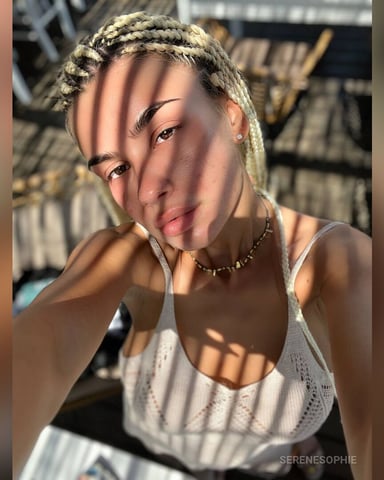 SereneSophie Foto