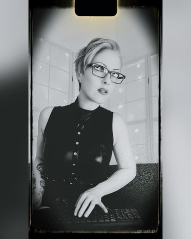 LeslieEden, fotografie