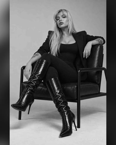 CarlyKnox photo