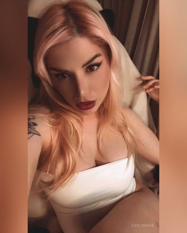CarlyKnox photo