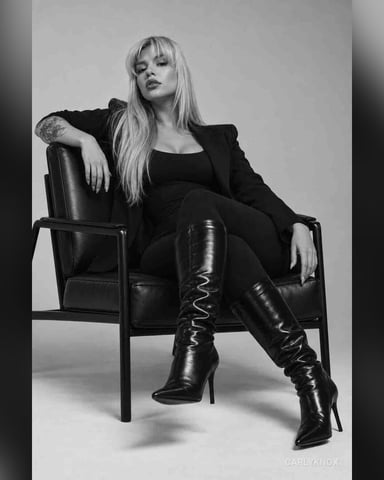 CarlyKnox photo