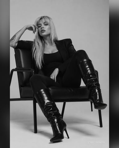 CarlyKnox photo