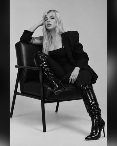 CarlyKnox photo