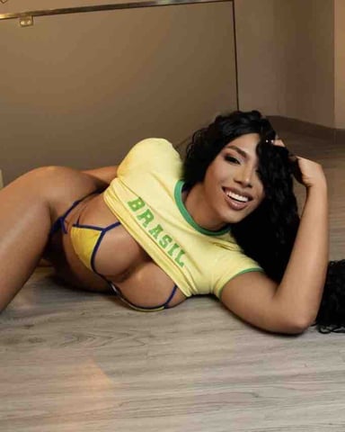 NicolleSelene photo