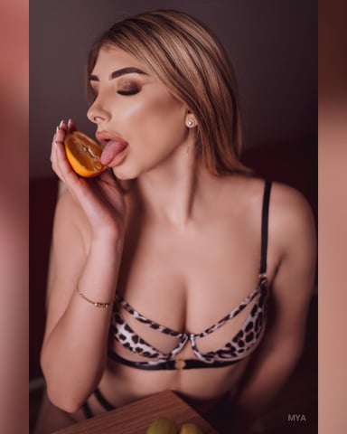 Mya foto