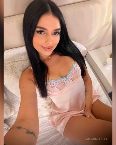 JasmineHille photo
