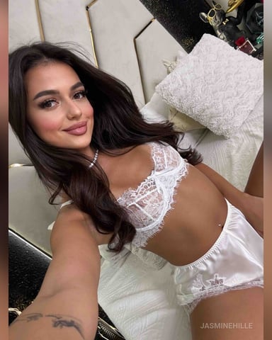 JasmineHille photo