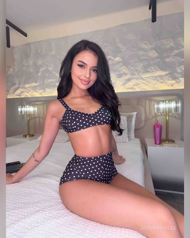 JasmineHille photo