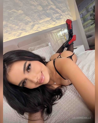 JasmineHille photo