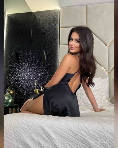 JasmineHille photo