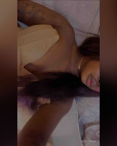 EmelyDebbi Foto