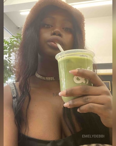 EmelyDebbi Foto
