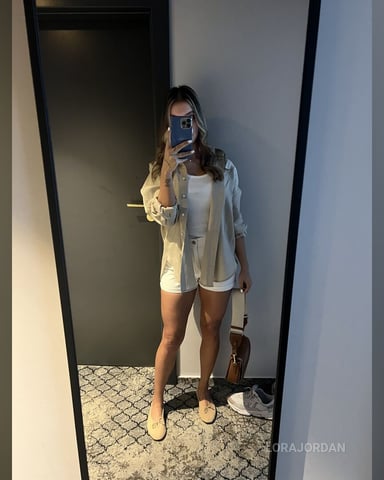 LoraJordan photo