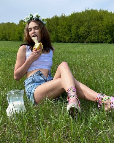 AnnaWell photo