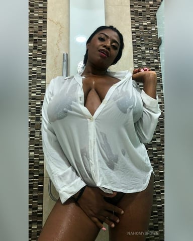 NahomyBrown photo