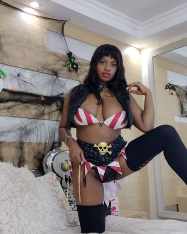 NahomyBrown photo