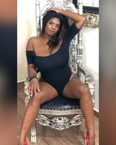 NahomyBrown photo
