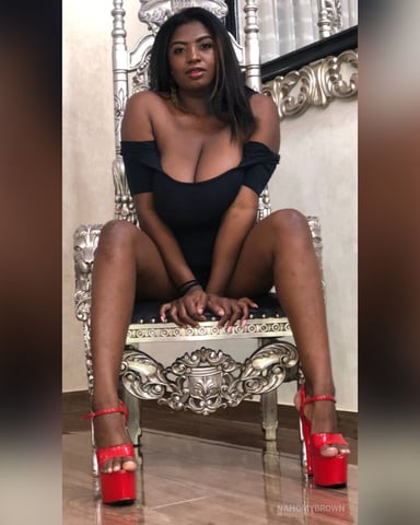 NahomyBrown photo