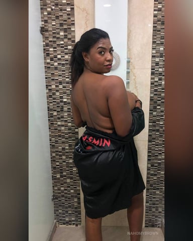 NahomyBrown photo