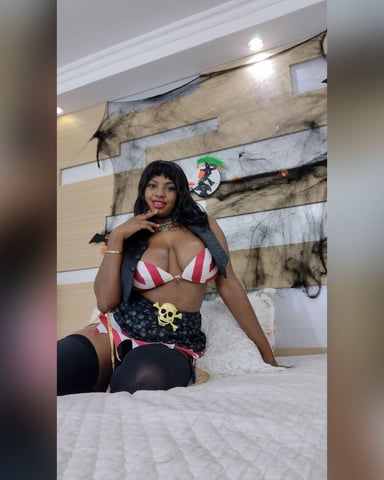 NahomyBrown photo