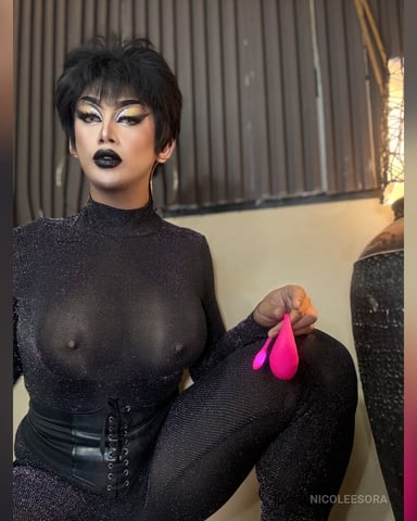 NicoleeSora foto