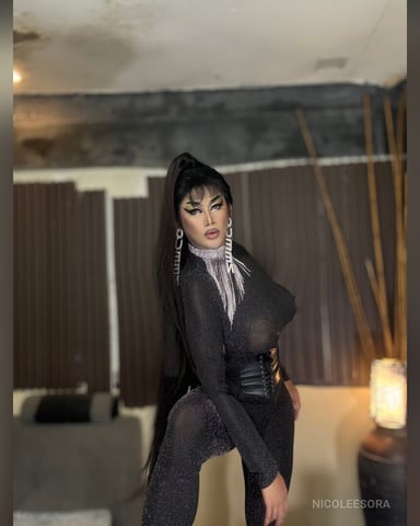 NicoleeSora foto