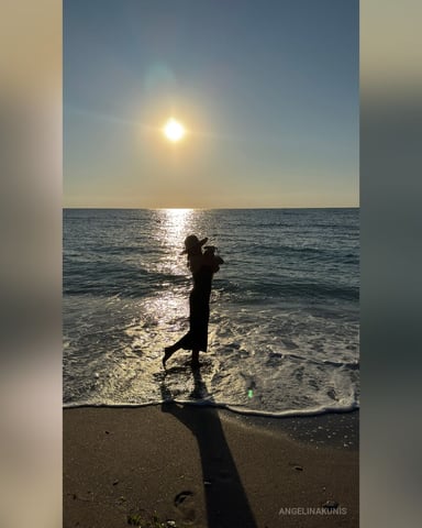 AngelinaKunis Foto