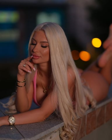 LaraBrynn photo
