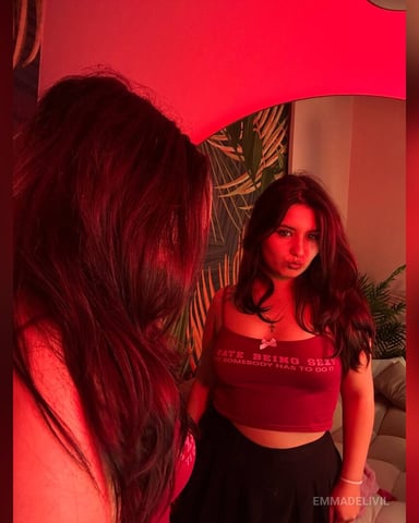 EmmaDelivil photo 2